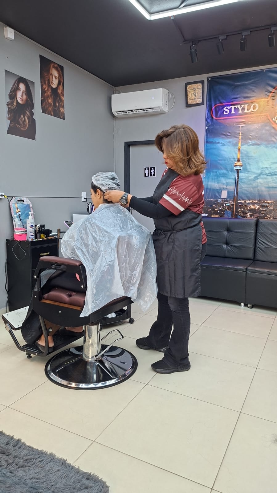 Escova e finalização capilar feminina no salão em Itajaí
